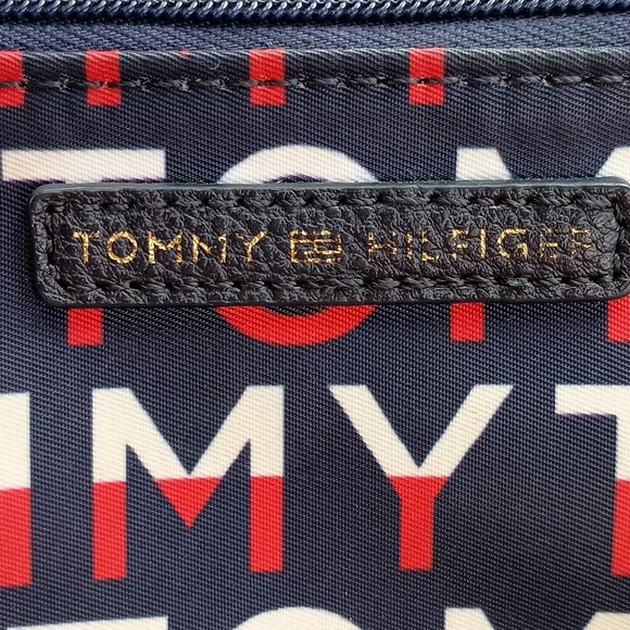Tommy Hilfiger wristlet - Picture 4 of 4